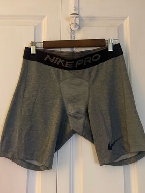 Nike Dri-FIT Tight-Fit Shorts - Light Gray